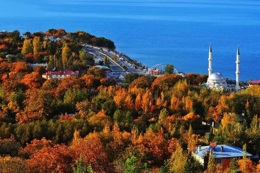 بهترین زمان برای سفر به شهر وان
